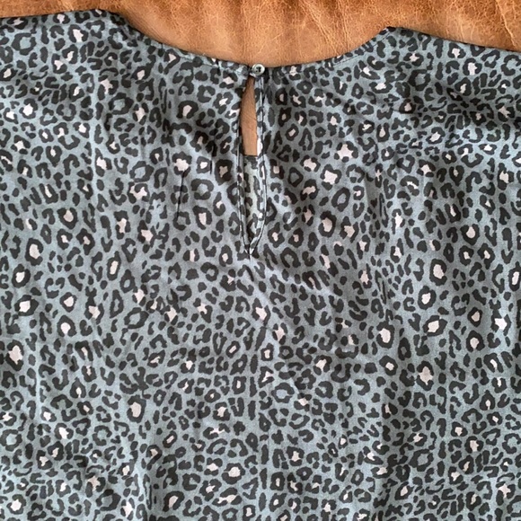 NWT Halogen dark animal print top 1X - Picture 4 of 5